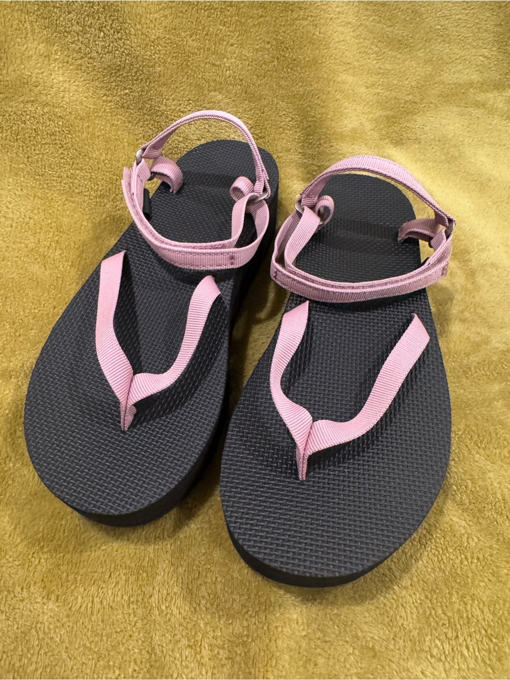 Teva flatworm slim sandals